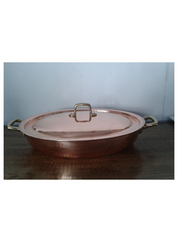Oval pan with lid